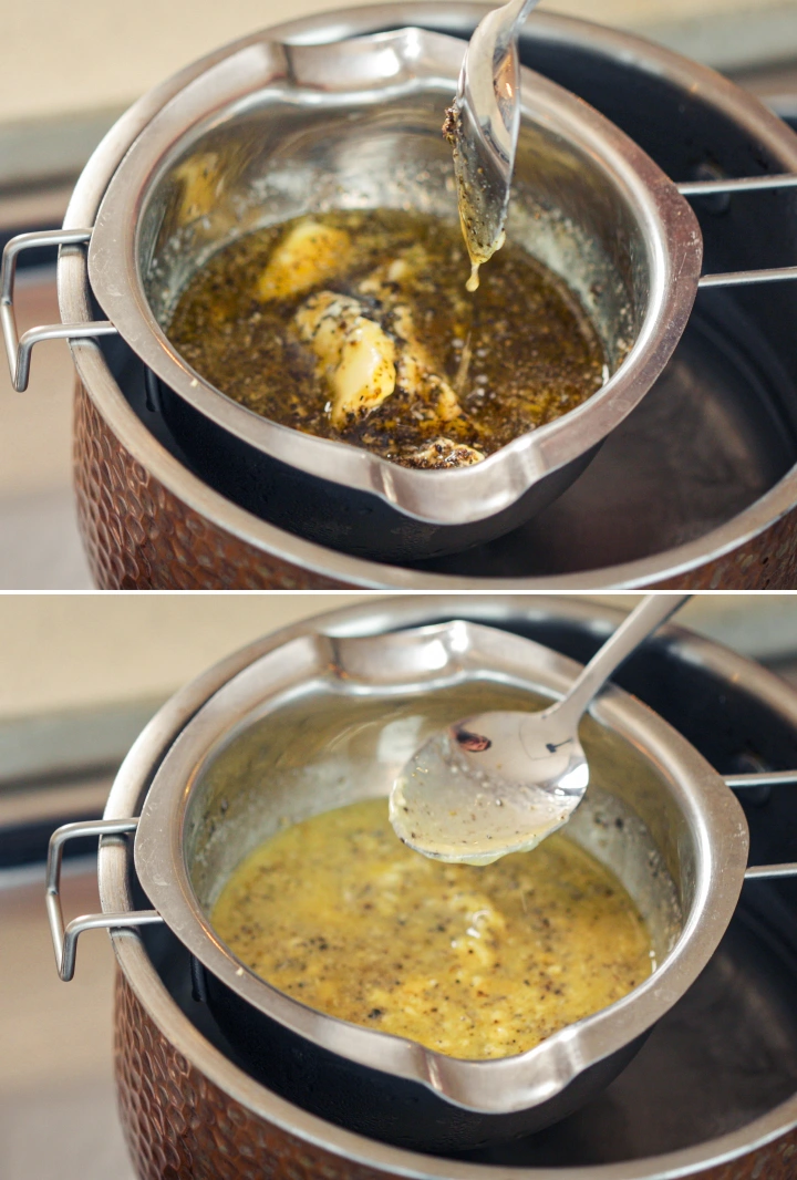 Delikatne gotowanie cannabutter w kąpieli wodnej Mieszanka cannabutter delikatnie gotująca się w kąpieli wodnej, z łyżką mieszającą infuzowane masło, aby utrzymać równomierne ciepło i zapobiec przegrzaniu